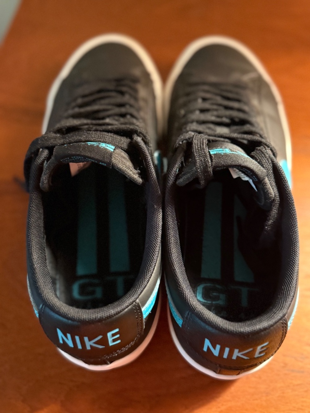 nike sneekers size 10.5 black with blue swish - Picture 4 of 7